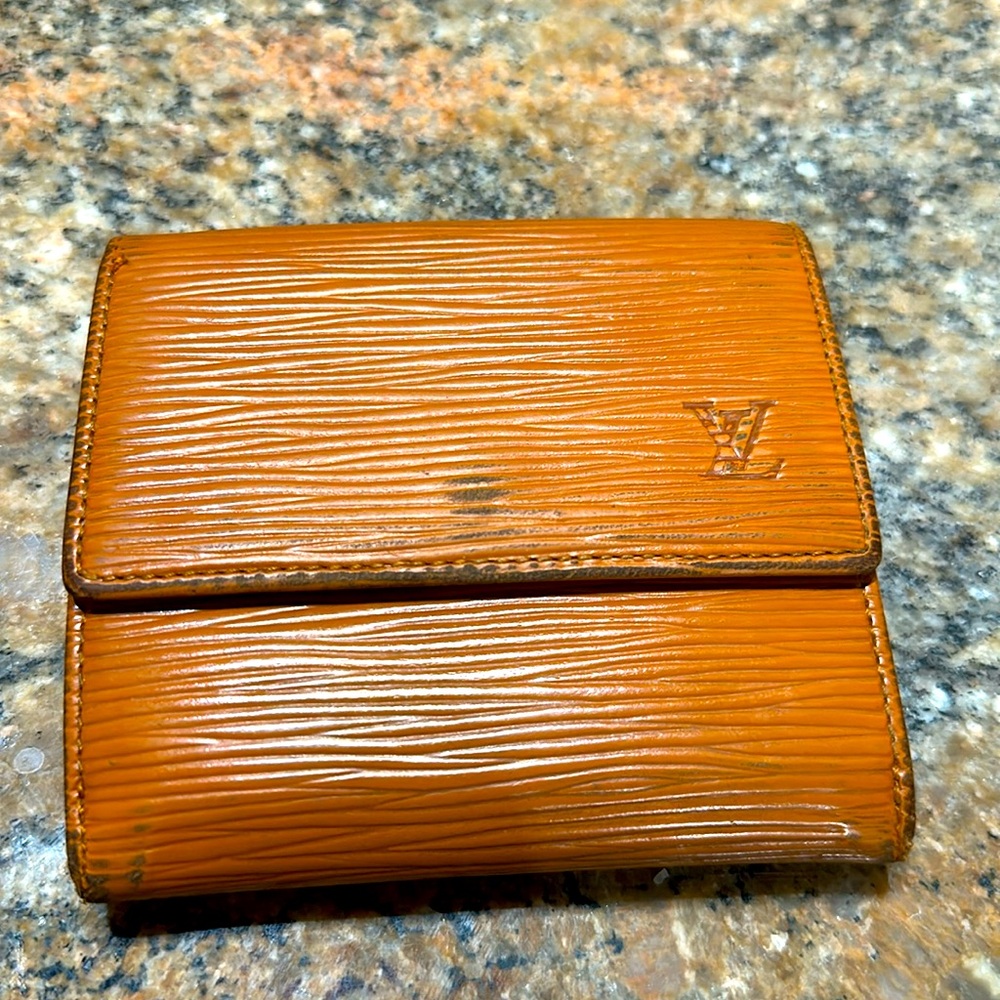 AUTHENTIC LV Epi Wallet in conac!